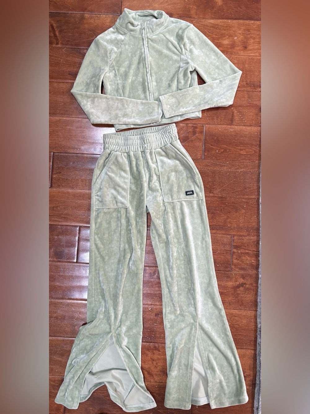 Tiger Friday Kids Velour Wide-Leg Jogger Set - Sage Green XL - Picture 1 of 5